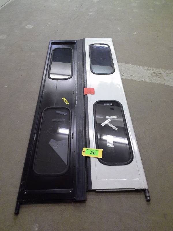 lot 20 image: DOOR ASSY EXIT DOOR #4 GILLIG 1700s-487 (COMPLETE ASSY)