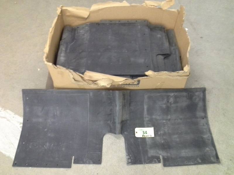 lot 34 image: FLAP MUD REAR AXLE CENTER GILLIG 56-22617-001