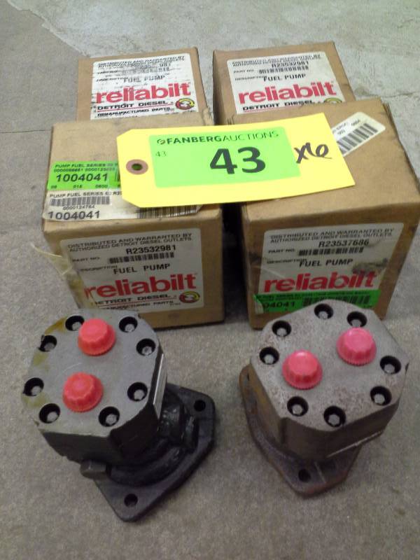 lot 43 image: PUMP FUEL SERIES 50 R23517845 (PORTS ON BACK)