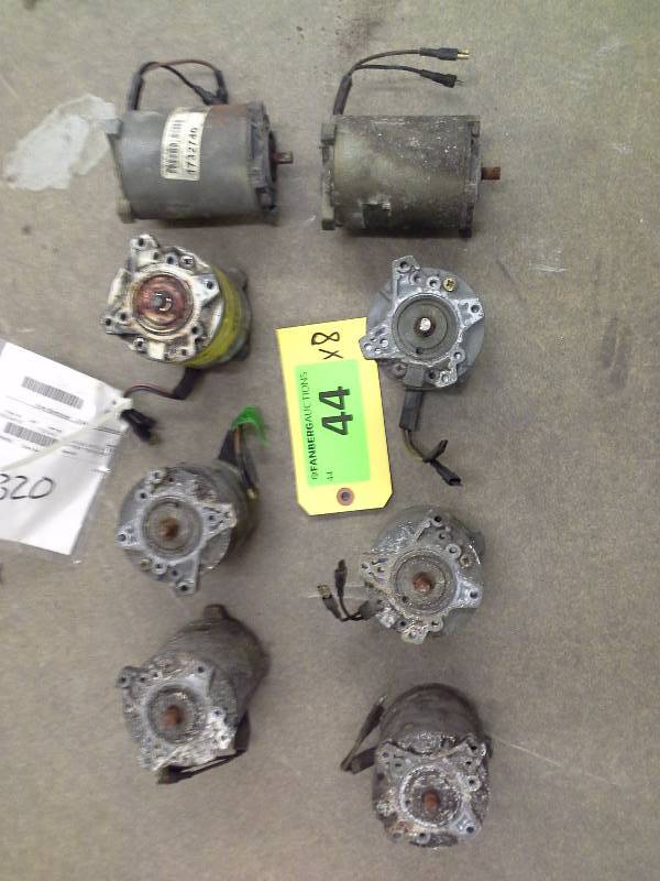 lot 44 image: MOTOR AUX. HTR GILLIG NEW FLYER BOSCH 0130110005