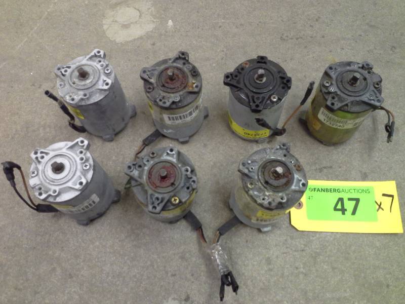lot 47 image: MOTOR AUX. HTR GILLIG NEW FLYER BOSCH 0130110005