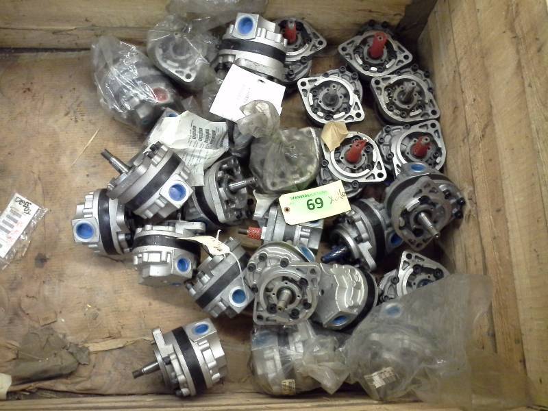 lot 69 image: MOTOR HYDRAULIC FAN GILLIG 53-26580-000