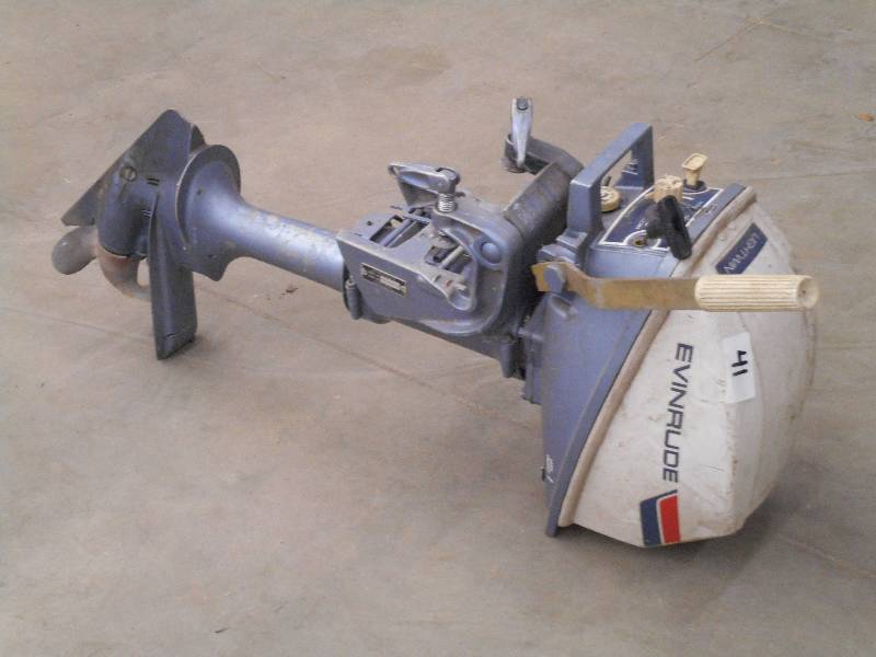 lot 41 image: Evinrude Lightwin 4HP Outboard Moto...