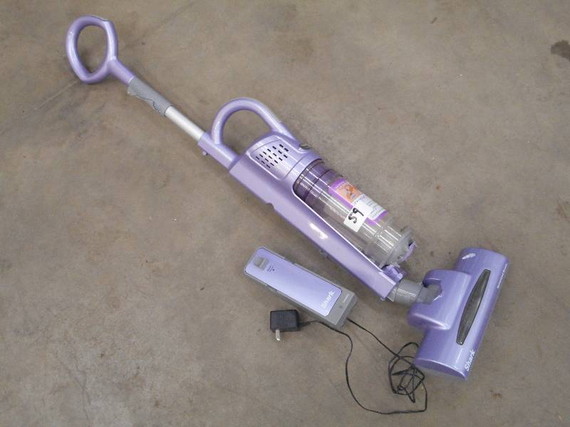lot 59 image: Shark Cordless Vac Set, Works ...