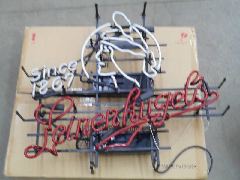 lot 73 image: Leinenkugels Beer Neon, Like New, 2...