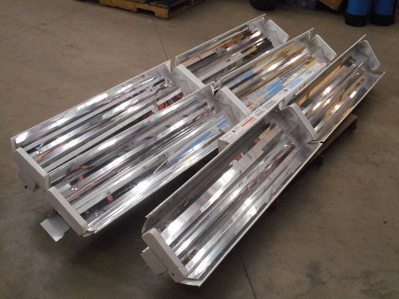 lot 76 image: (3) Industrial 8ft 4-Bulb Flouresce...