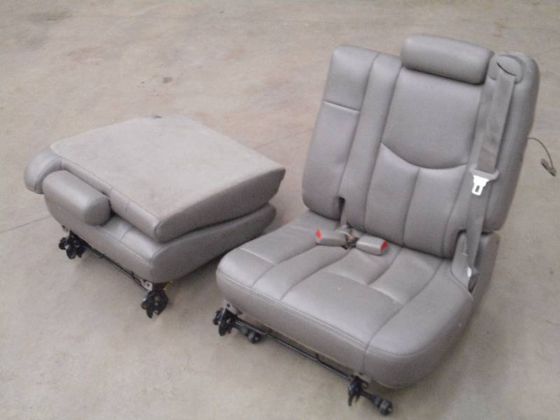 lot 85 image: Set Of 2003 Chevy Tahoe 3rd Row Sea...