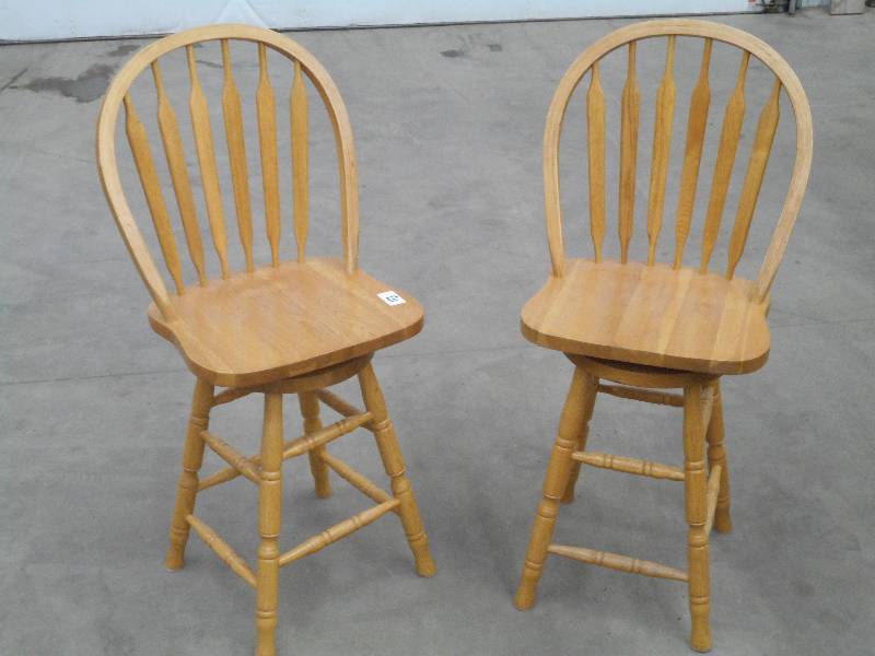 lot 113 image: (2) Matching Wooden Swivel Bar Stoo...