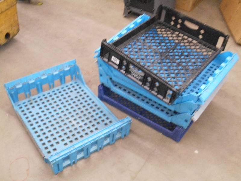 lot 123 image: Lot Of (6) Plastic Bread Trays ...