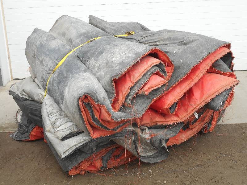 lot 105 image: (7) Used Frost Blankets ...