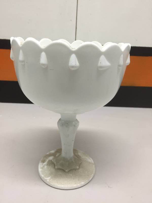 VINTAGE PLATES, GLASS SPOON AND WHITE DISH