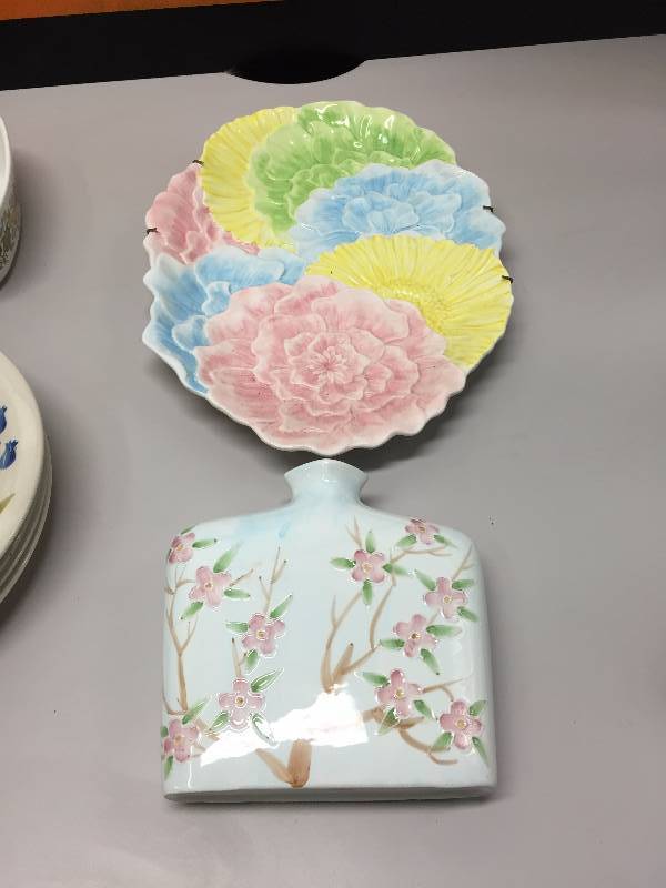 GLASSWARE PIE DISH, BOWLS, PLATES AND MISC
