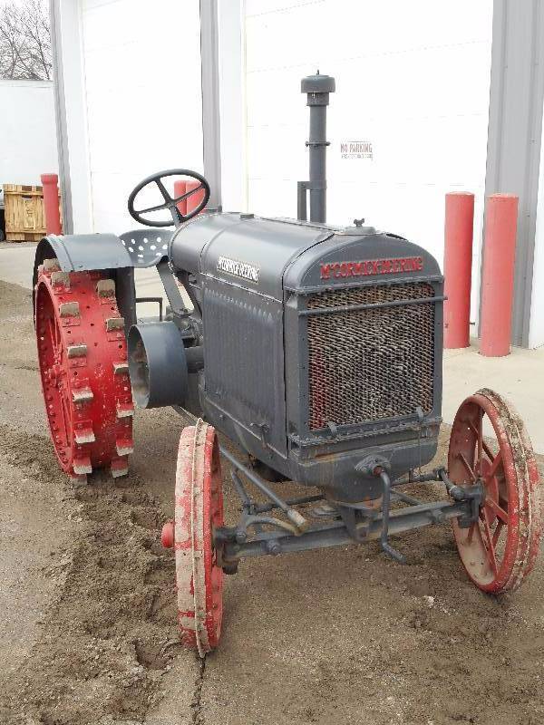 lot 4 image: 1929 McCormick-Deering 10-20 Antique Tractor