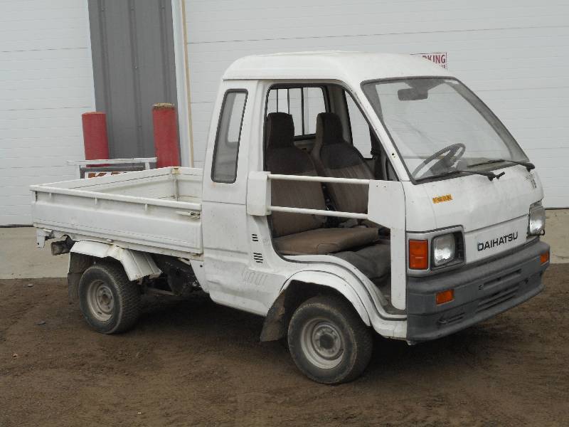 lot 5 image: 2000 Diahatsu Hi-Jet Utility Vehicle