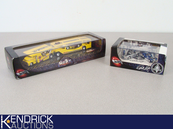 lot 5 image: 2 - 100% Hot Wheels Boxed Collector Car Sets