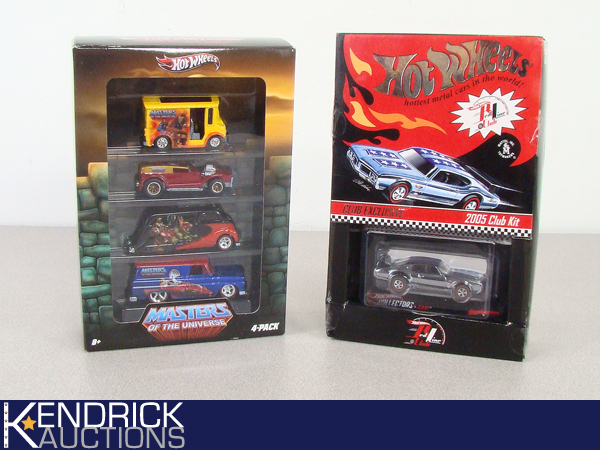 lot 7 image: 2 Hot Wheels Collectible Boxed Car Sets