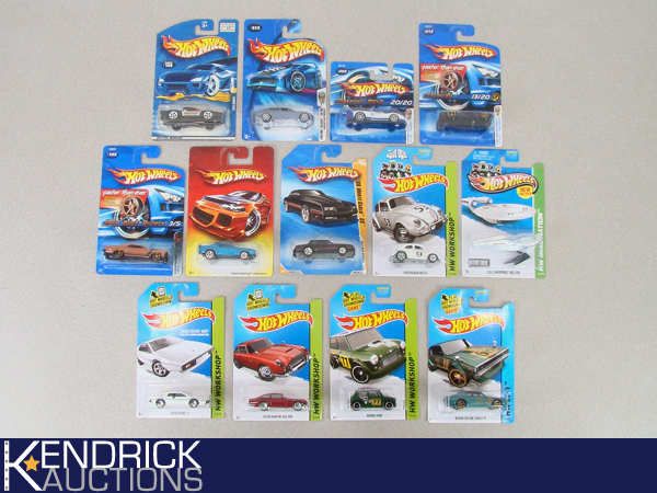 lot 19 image: 13 MINT on Card 2001-14 Hot Wheels Cars
