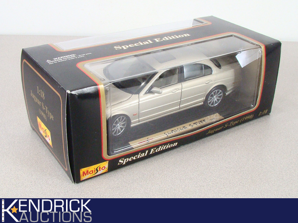 lot 37 image: MIB Maisto Special Edition 118 Scale 1998 Jaguar S-Type