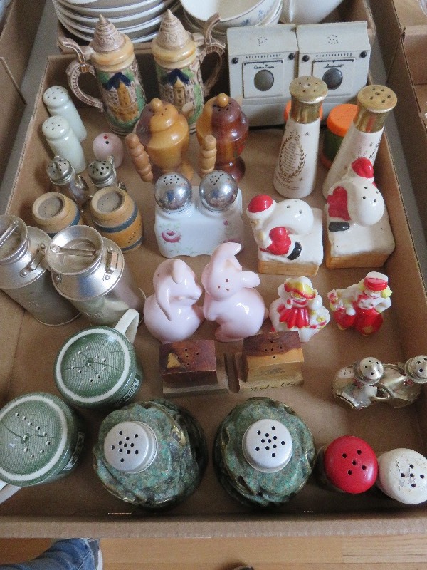 vintage collectible salt shakers