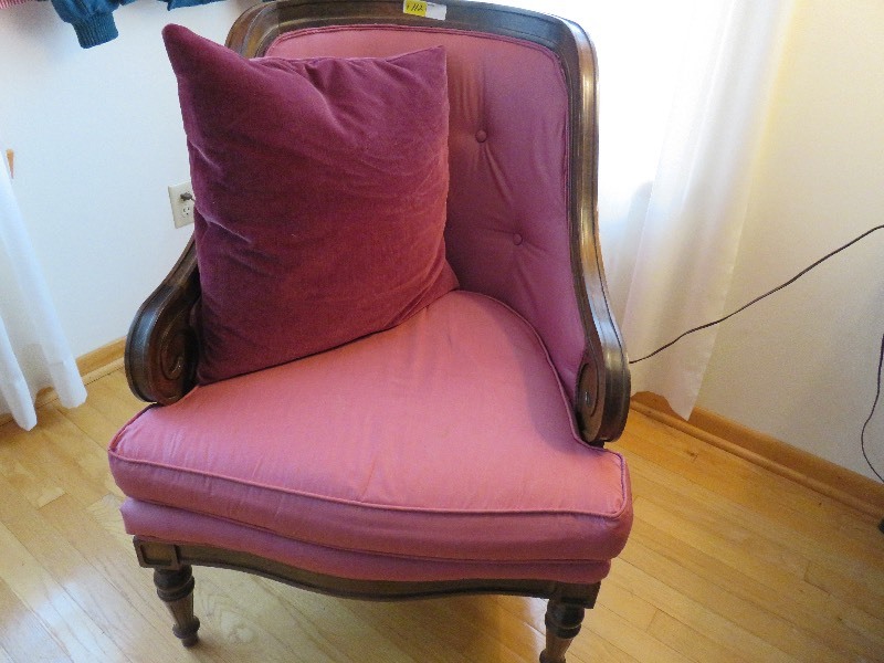 Barrel style chair