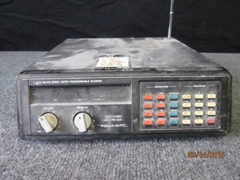 lot 7 image: Realistic 20 channel PRO-2020 AM FM...