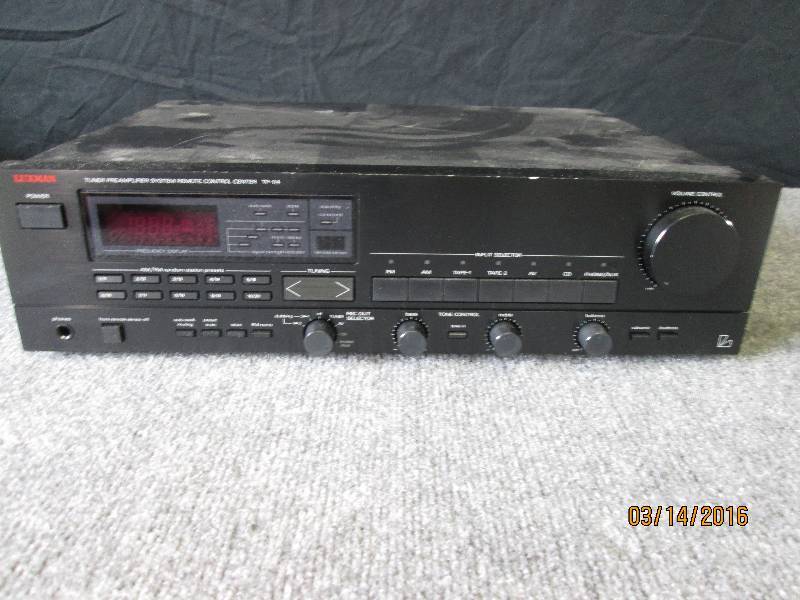 lot 17 image: Luxman TP-114 tuner preamplifier sy...