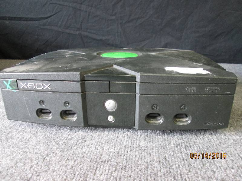 lot 19 image: Xbox, tested and works, no cords...
