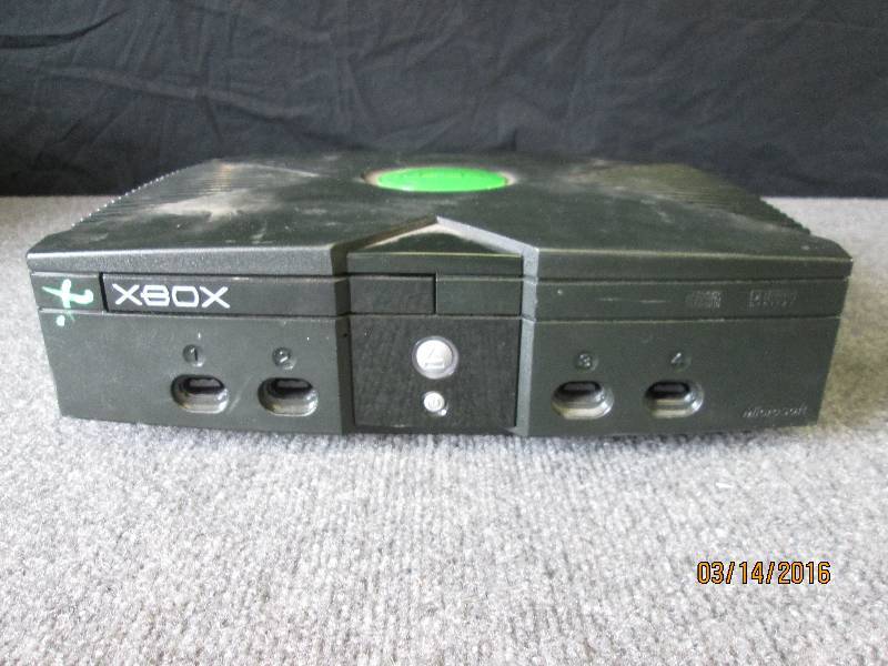 lot 22 image: Xbox, tested and works, no cords...