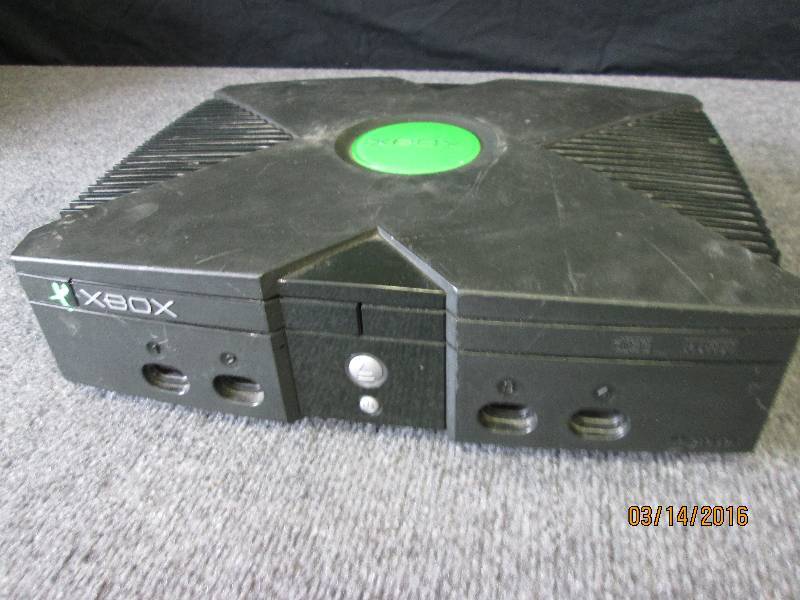 lot 40 image: Xbox, tested and works, no cords...