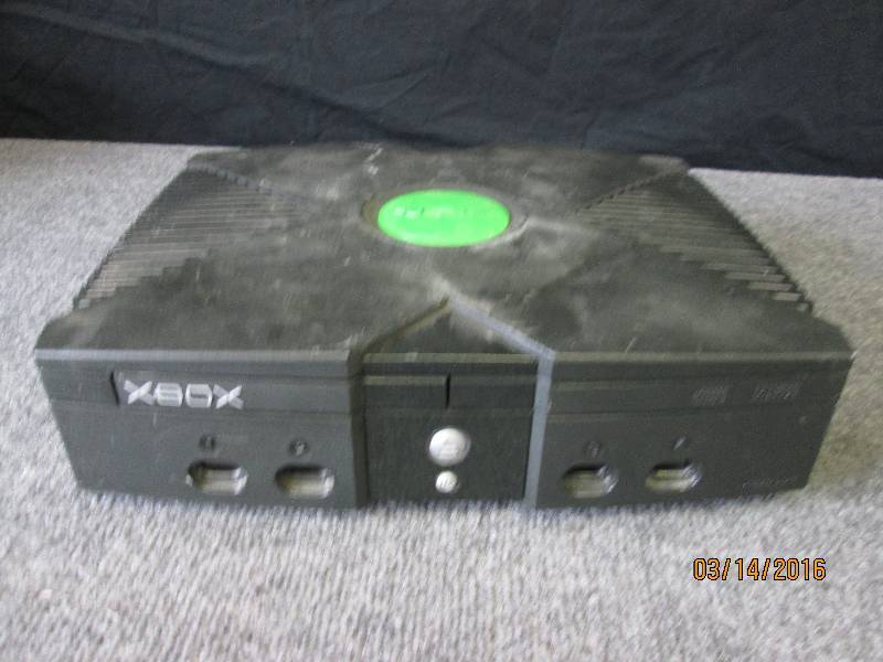 lot 41 image: Xbox, tested and works, no cords...