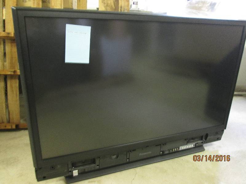 lot 53 image: Panasonic  TV model PT-52LCX16, wor...