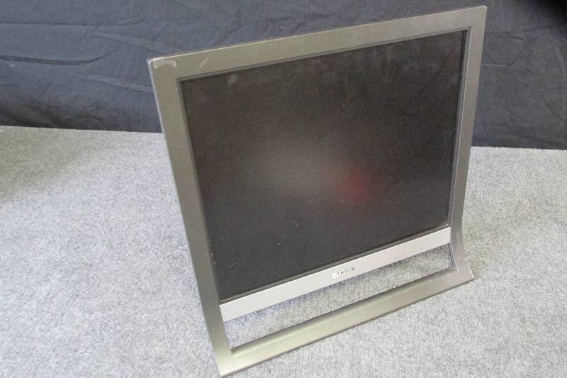 lot 63 image: Sony SDM-HS75 flat screen monitor, ...