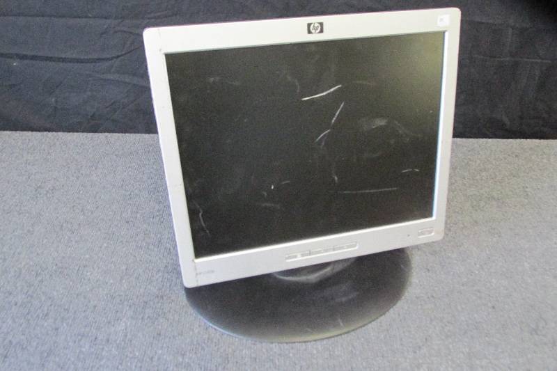 lot 82 image: HP L1506 computer monitor, works, s...