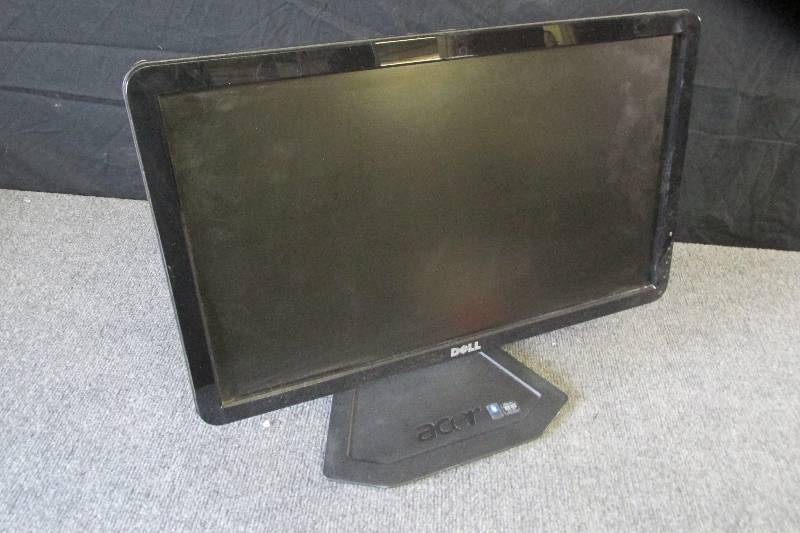 lot 84 image: 20 flat screen computer monitor, w...