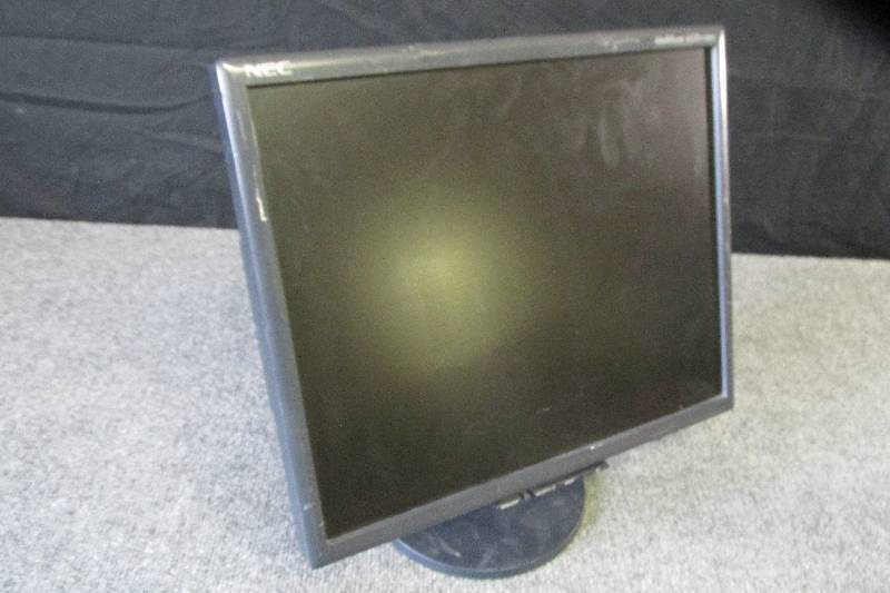 lot 85 image: NEC MultiSync LCD 1770NX 17 flat s...