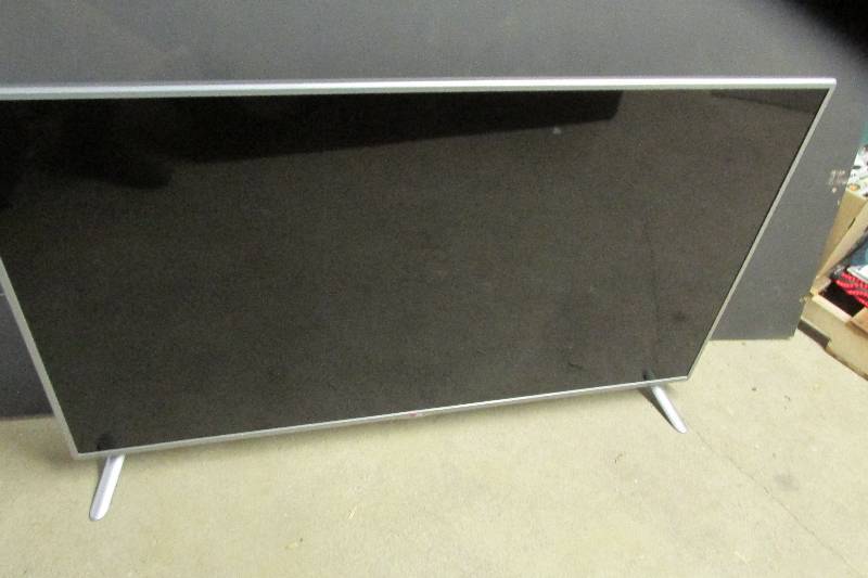 lot 112 image: LG 55 55L B6100-UG plasma TV does ...