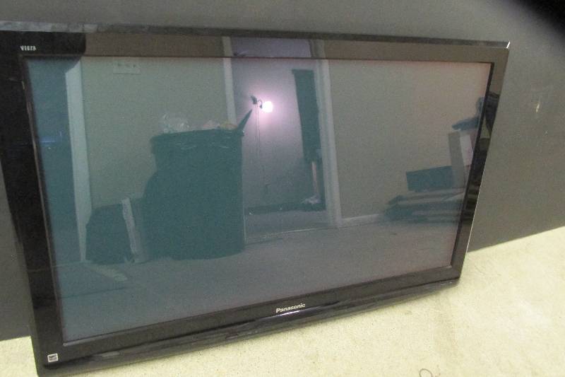 lot 124 image: Panasonic 42 TC-P4C2 flat screen T...
