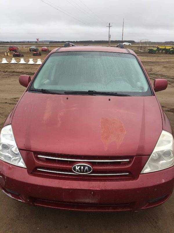 lot 7 image: 2006 Kia Sedona