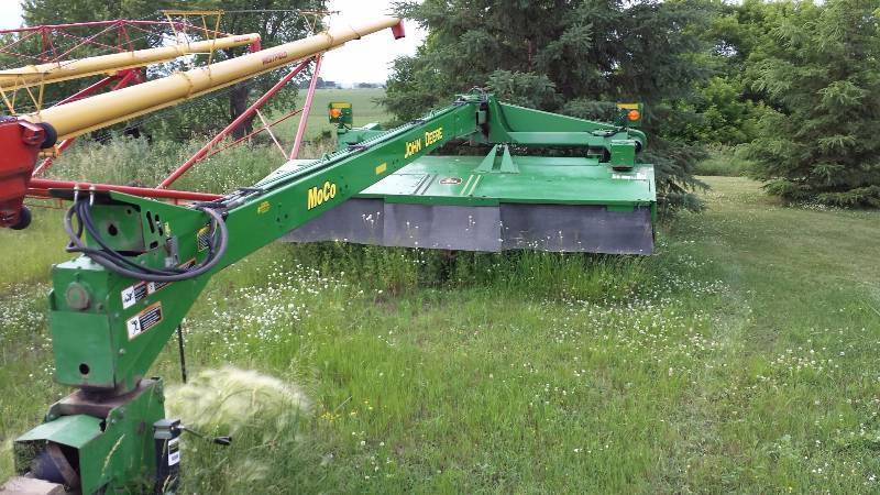lot 20 image: 2002 John Deere 946 Moco Disc Bine