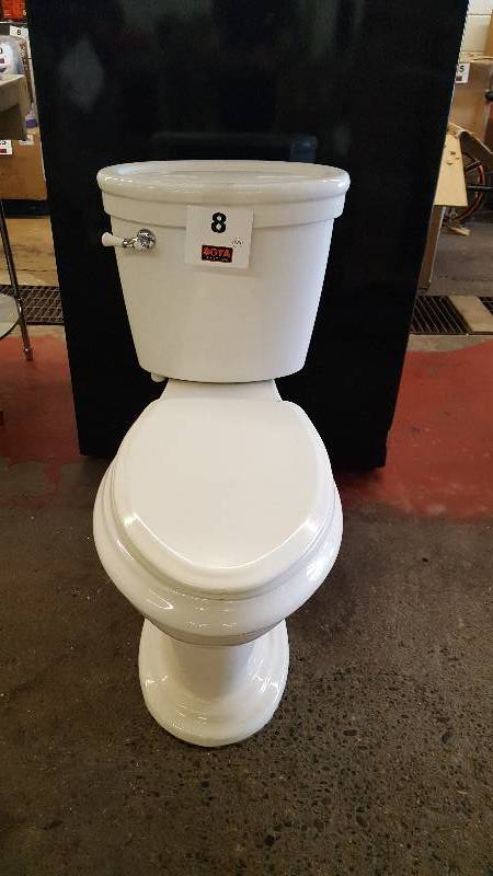 Standard Collection 2-piece Right Height Elongated Toilet
