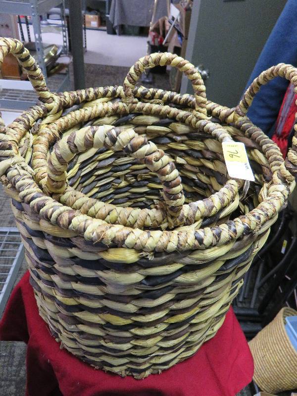 Nesting wicker baskets