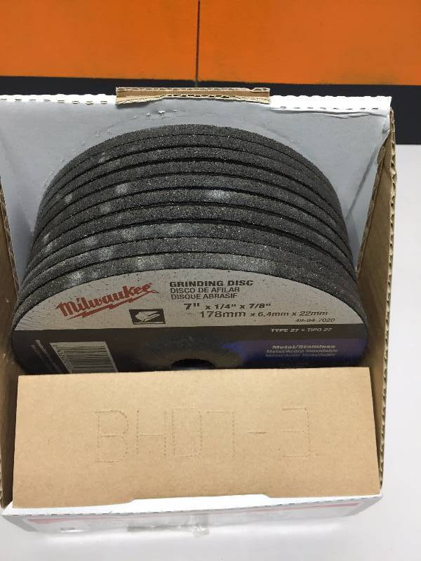 lot 7 image: MILWAUKEE METAL GRINDING DISCS 10PC