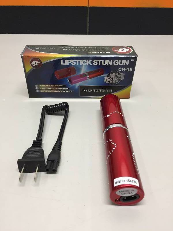 lot 31 image: LIPSTICK RECHARGEABLE STUN GUN WITH LED LIGHT