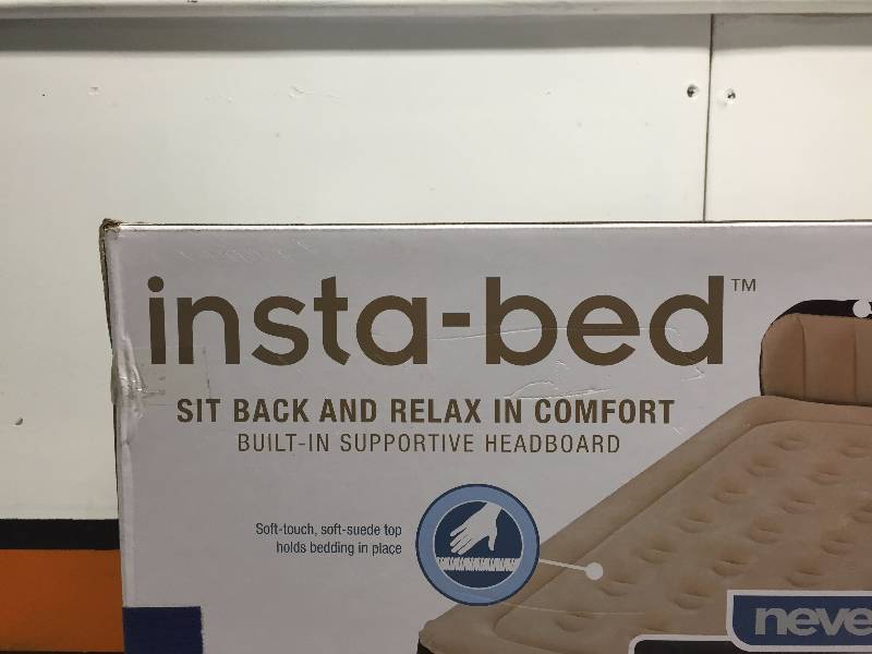 lot 55 image: INSTA BED, QUEEN SIZE HEAD BOARD AIR BED WITH BUILT IN PUMP