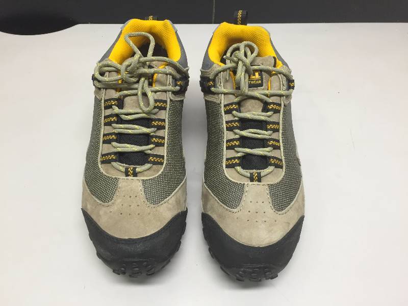 lot 63 image: DEWALT FLEX COMFORT SYSTEM SHOES