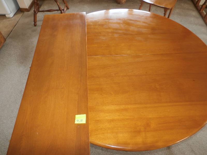 very nice round table with leaf