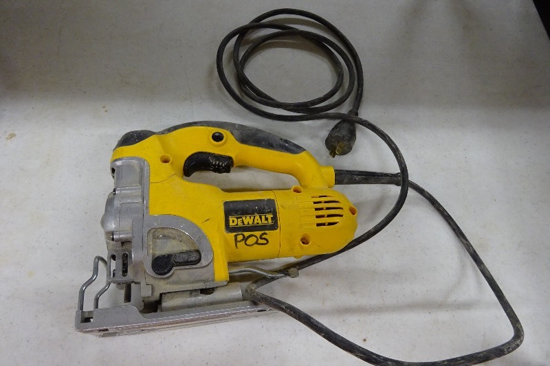lot 7 image: Dewalt Jig Saw