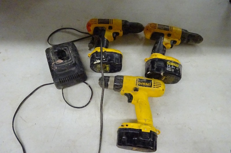 lot 20 image: 14.4 volt dewalt 12 drills lot of 2 works