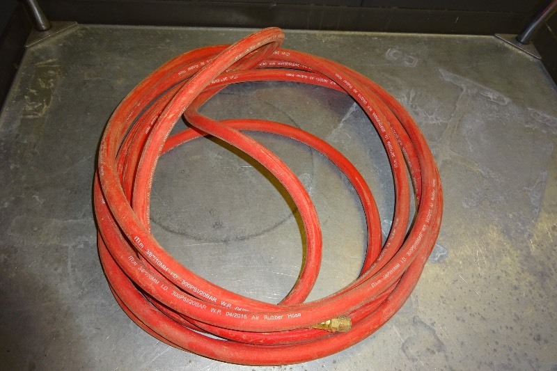 lot 32 image: Air Hose 25 foot