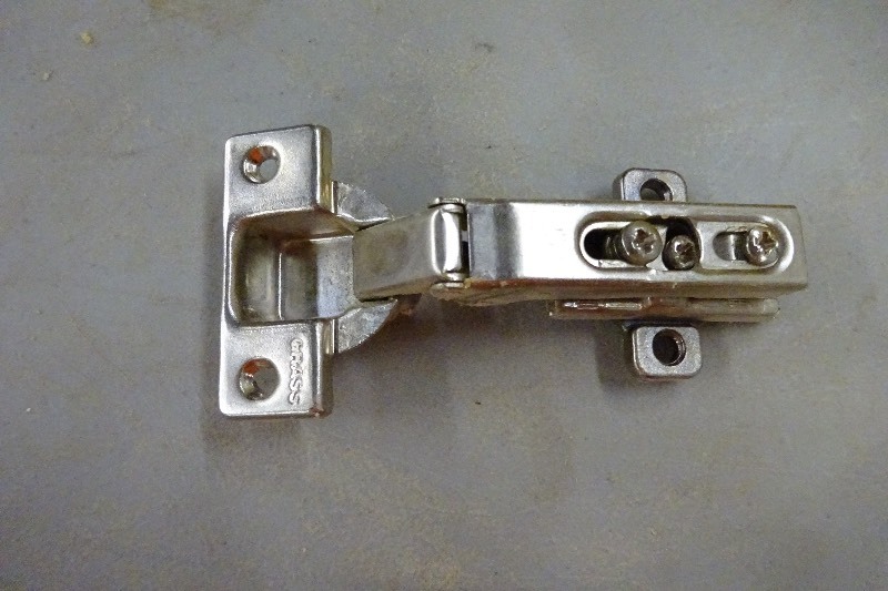 lot 47 image: Bin of cabinet hinges